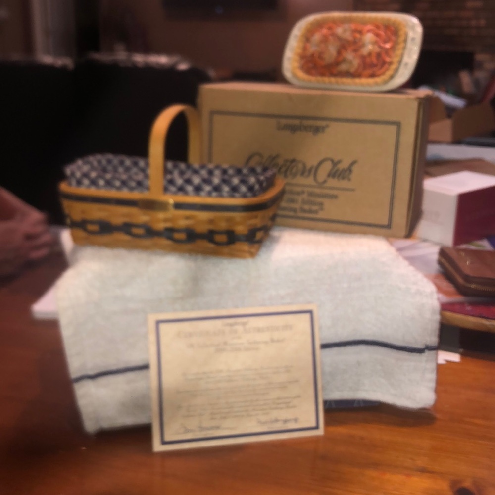 Longaberger Collector’s Club mini gathering basket